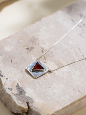 Colar Free Form Piramide