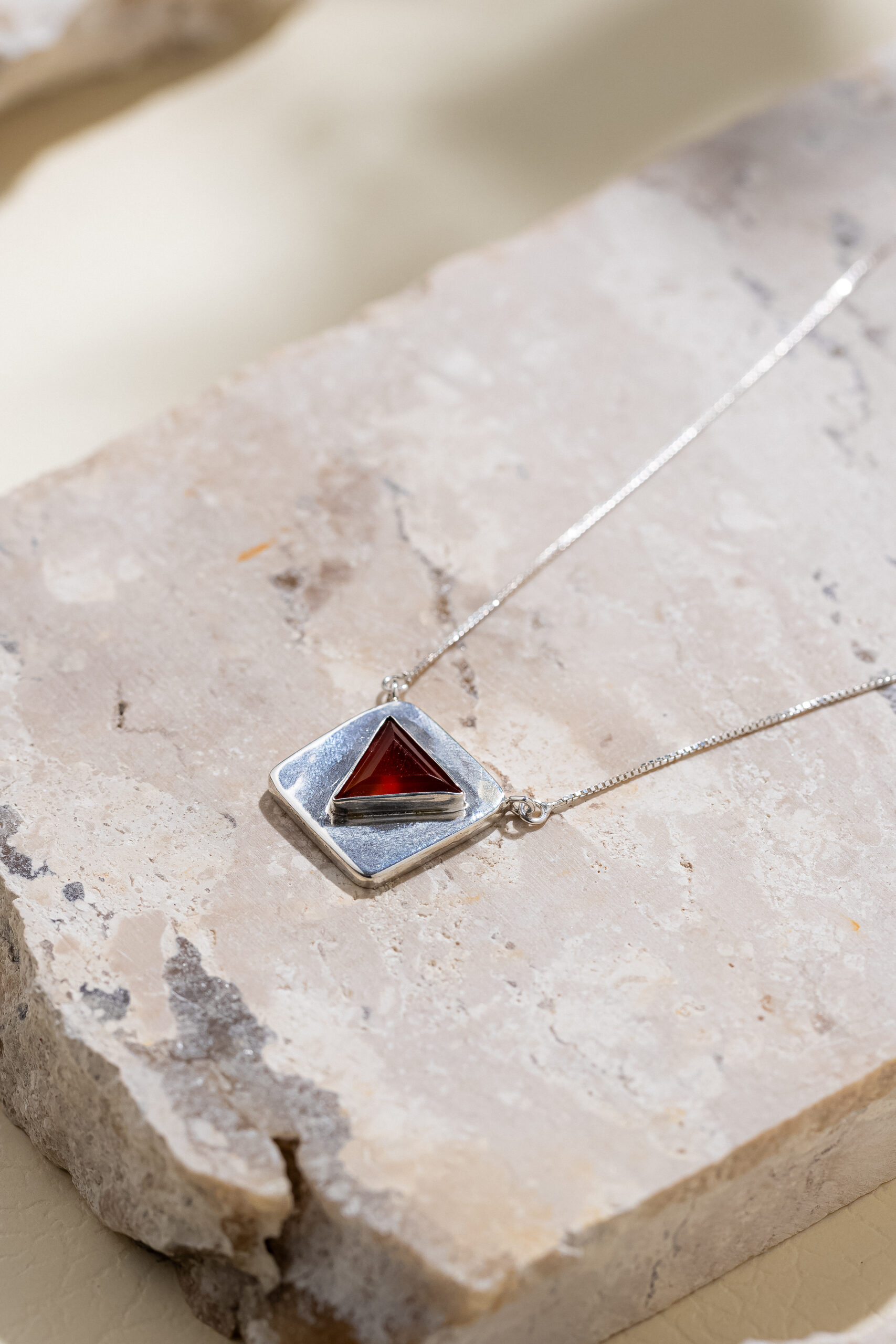 Colar Free Form Piramide