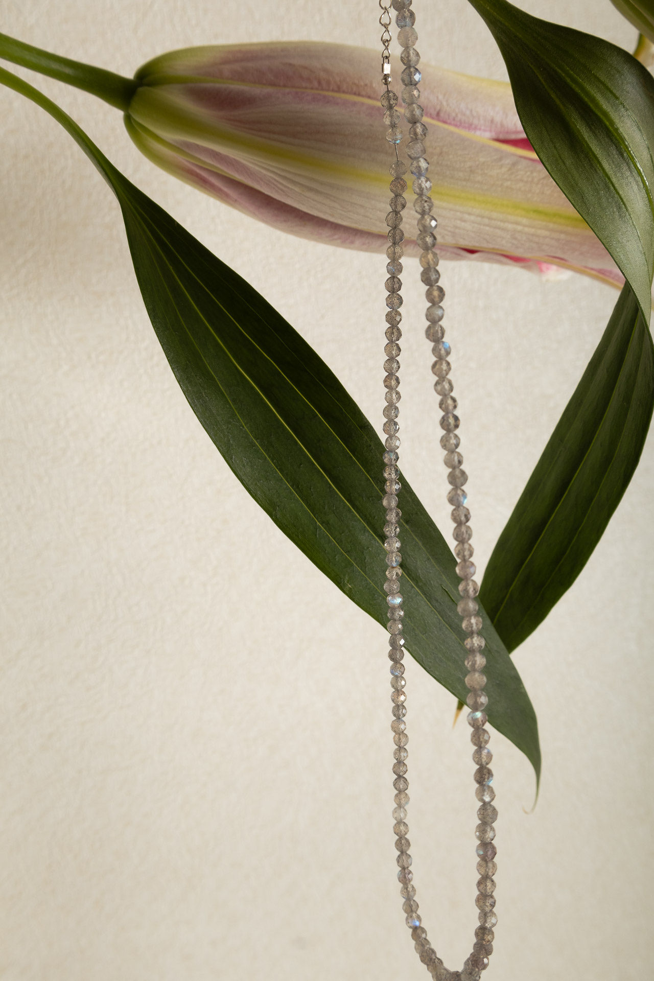 CHOKER PEDRAS NATURAIS LAPIDADAS EM LABRADORITA