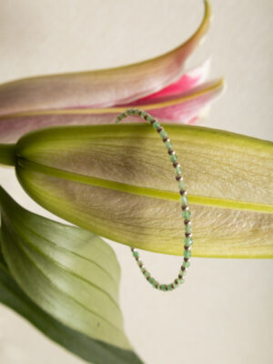 PULSEIRA CALCEDÔNIA COM BOLINHAS NA PRATA LISA