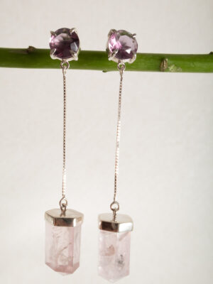 BRINCO AUTORAL BASE EM AMETISTA COM PÊNDULO DE QUARTZO ROSA NA PONTA