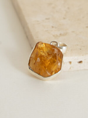 PINGENTE CITRINO BRUTO NA PRATA 925