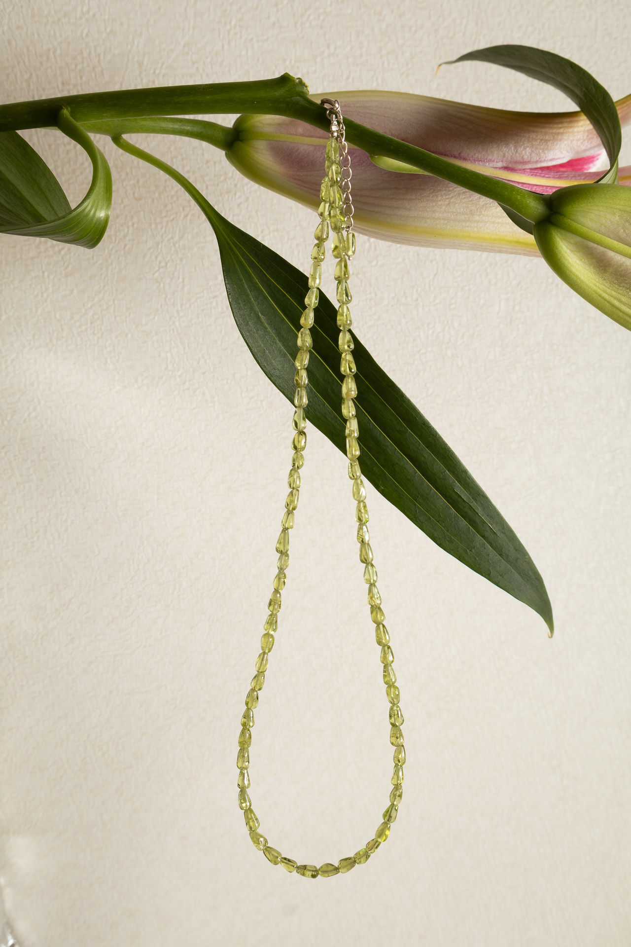 CHOKER PEDRAS NATURAIS LAPIDADAS PERIDOTO