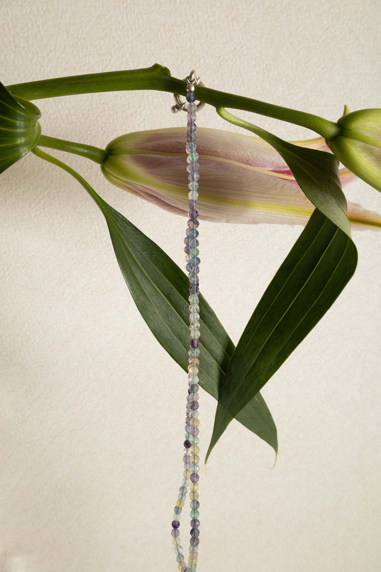 CHOKER PEDRAS NATURAIS LAPIDADAS EM FLUORITA